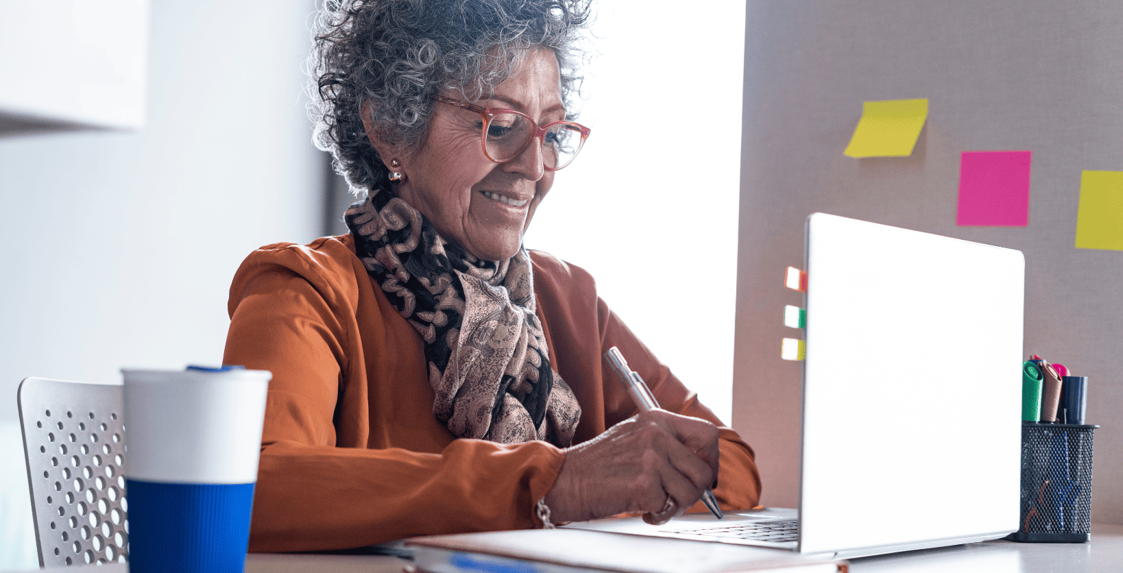  Senior woman uising laptop at table or desk